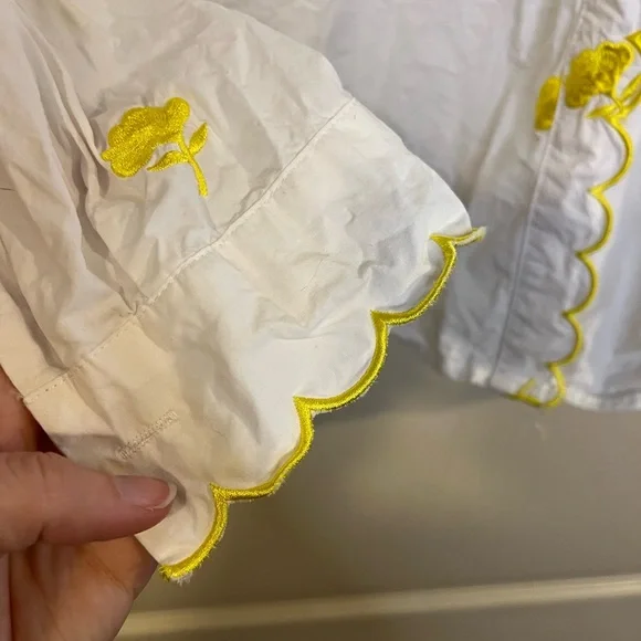 THESHIRT White Button-Up Shirt with Yellow Floral Embroidery - Picture 4 of 8